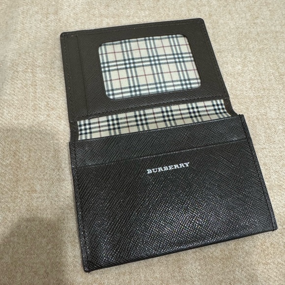 BURBERRY Grayish Brown Leather Folding Card Case (Barely Used) - Picture 14 of 17